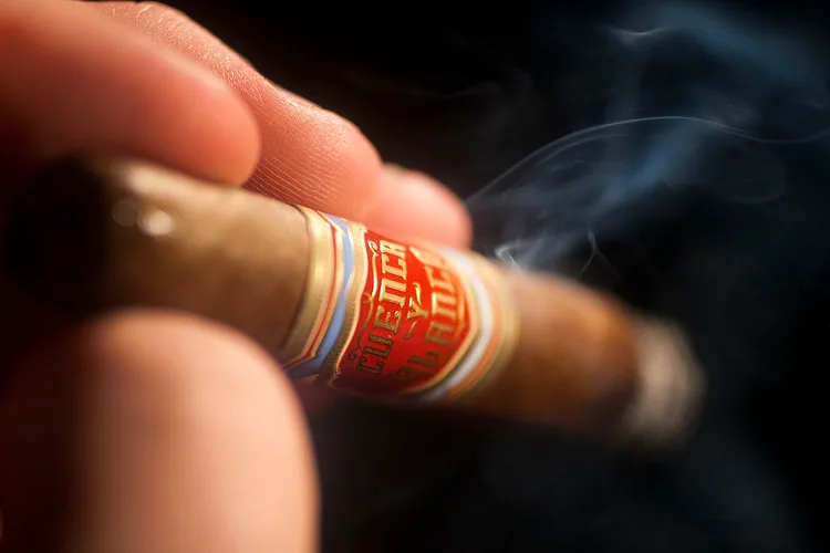 Joya de Nicaragua Cuenca y Blanco Lonsdale Club