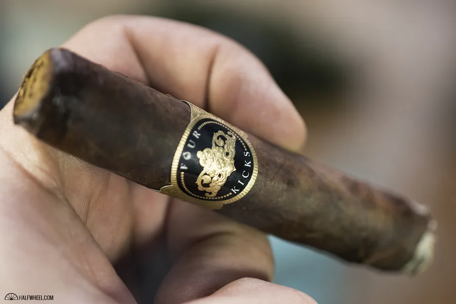 Four Kicks Maduro Corona Gorda
