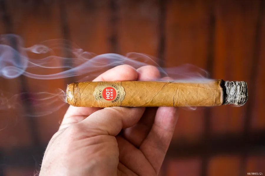 HVC Hot Cake Golden Line Laguito No. 5
