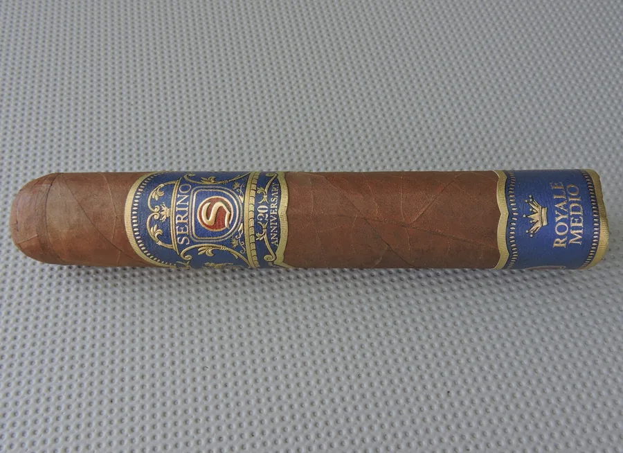 Serino Royale Medio Robusto