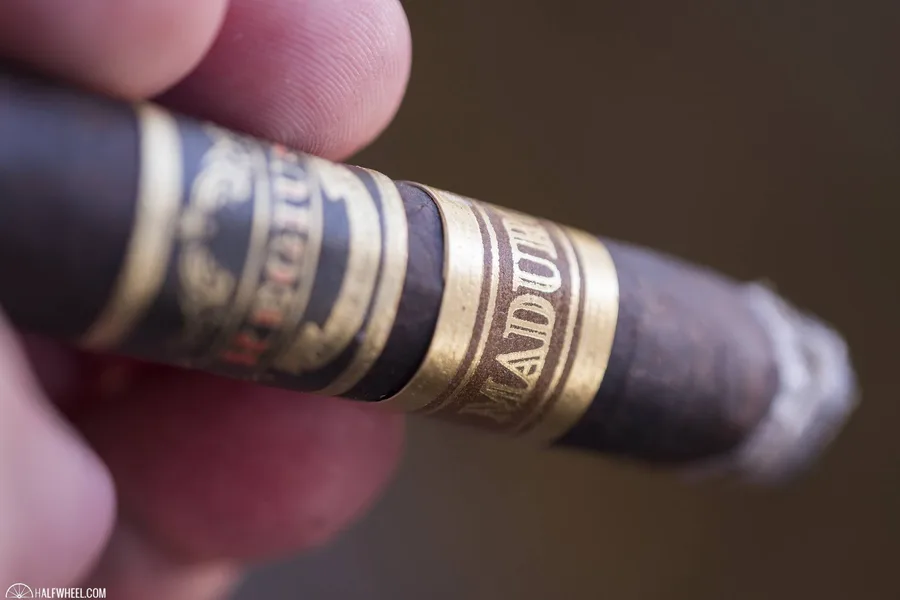Regius Maduro Corona
