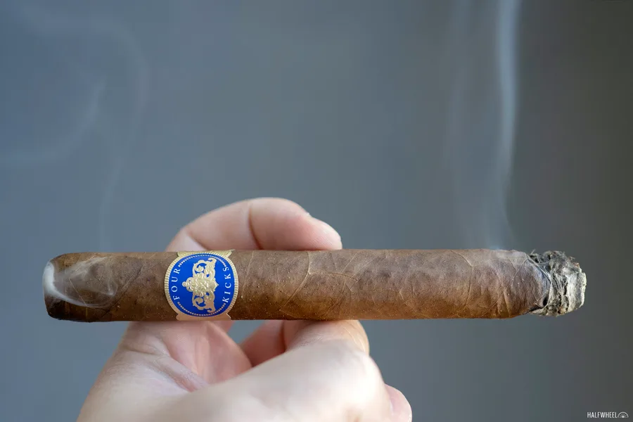 Four Kicks Capa Especial Corona Gorda