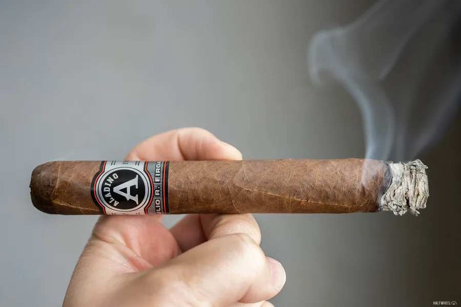 Aladino Fuma Noche Super Toro