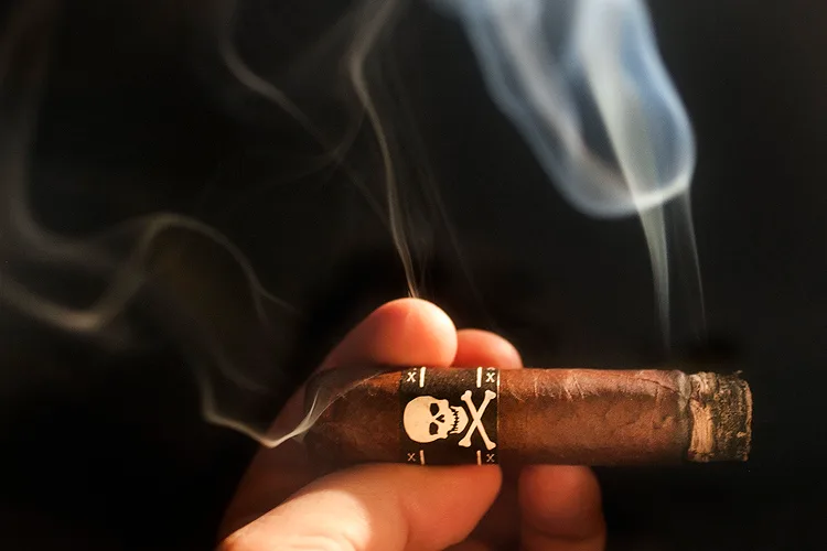 Viaje Skull and Bones White Daisy Cutter