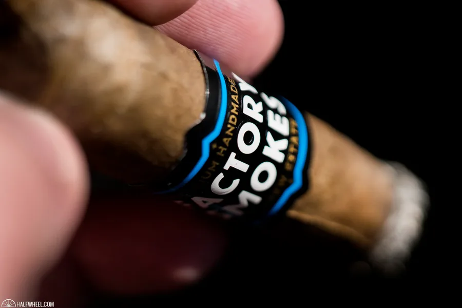Factory Smokes Sun Grown by Drew Estate Robusto