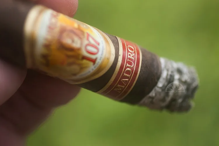 La Aurora Serie Aniversario 107 Maduro