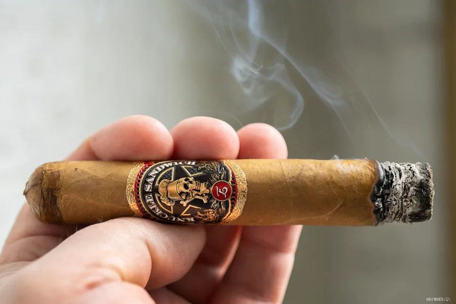 Knuckle Sandwich Connecticut Robusto J