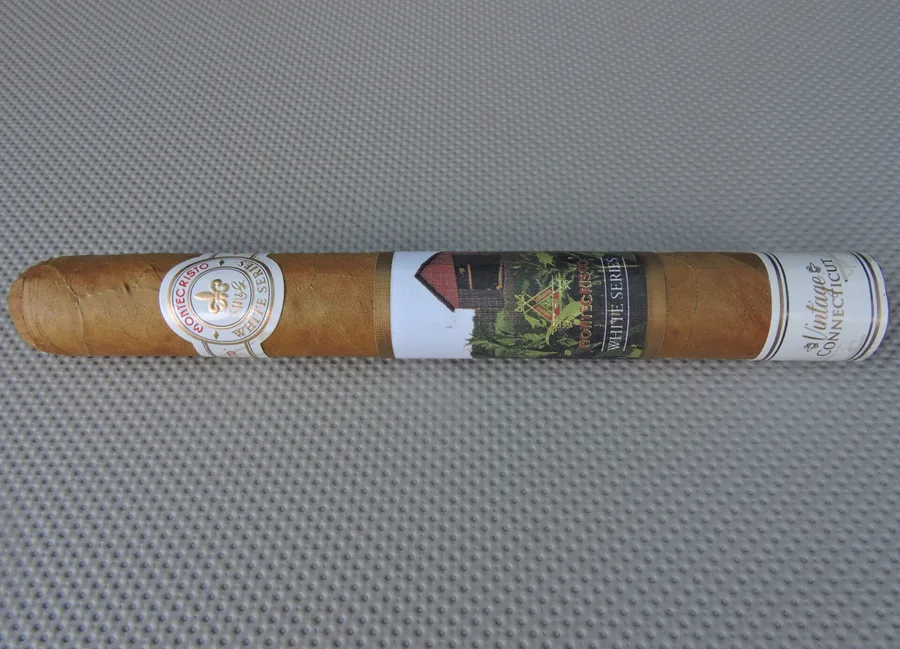 Montecristo White Vintage Connecticut