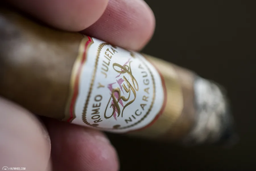Romeo y Julieta RyJ Nicaragua by AJ Fernandez