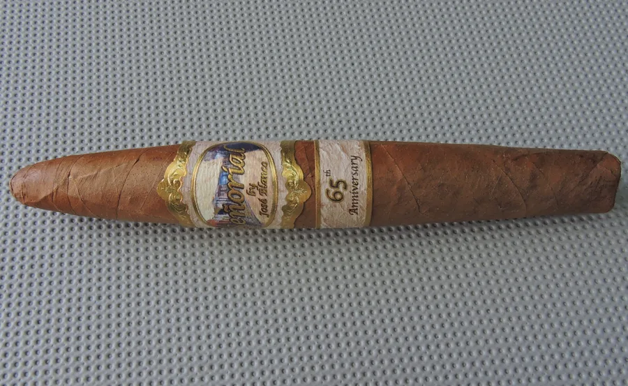Las Cumbres Tabaco Agile Cigar Review: Señorial 65th Anniversary Perfecto Elégance