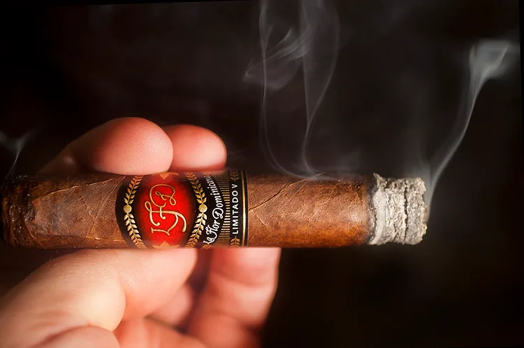 La Flor Dominicana Limitado V