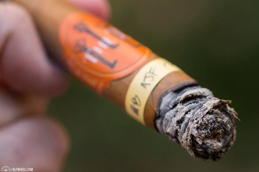 The T. Connecticut Double Robusto