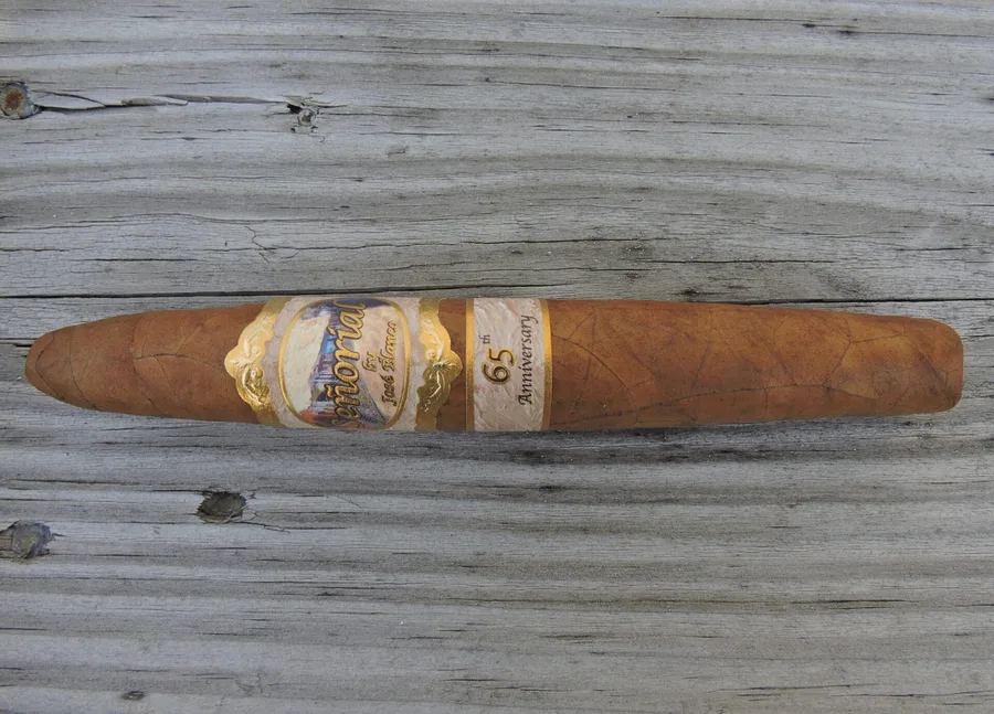Las Cumbres Tabaco Señorial 65th Anniversary Perfecto Elégance