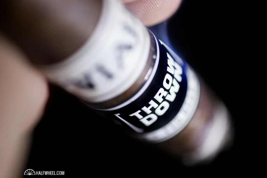 Viaje Throw Down Fed Head
