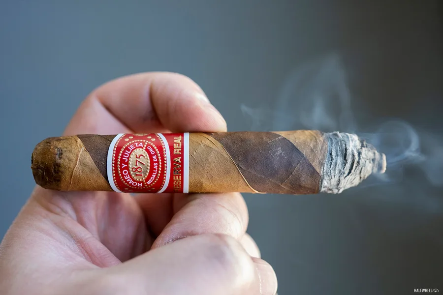 Romeo y Julieta Reserva Real Twisted Love Story