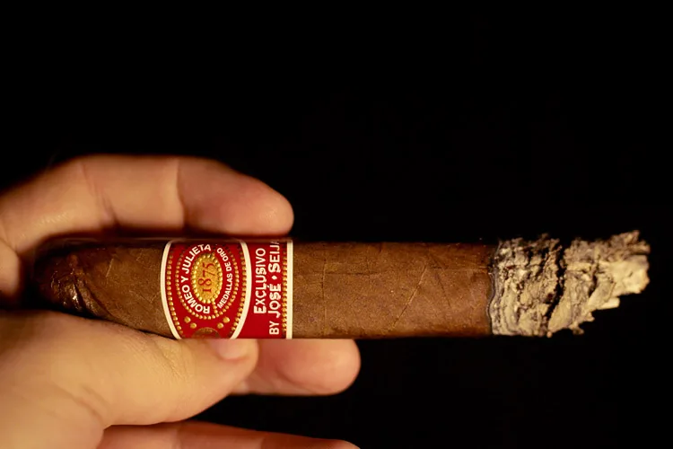Romeo y Julieta Exclusivo Para TAA by José Seijas