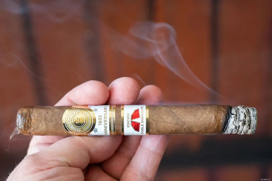 Montecristo 1935 Anniversary Edición Doble Diamante Red