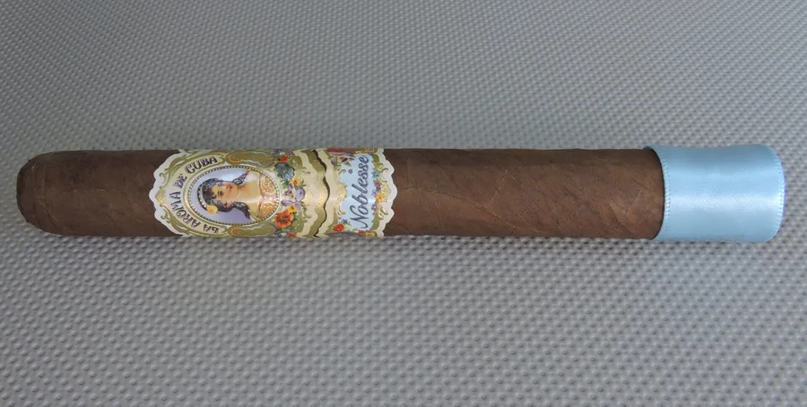 Ashton Agile Cigar Review: La Aroma de Cuba Noblesse 2014