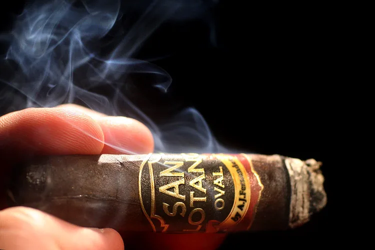 San Lotano Oval Maduro