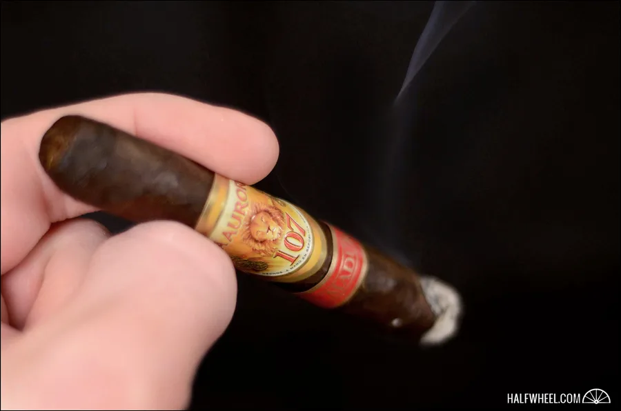 La Aurora Serie Aniversario 107 Maduro Bowtie